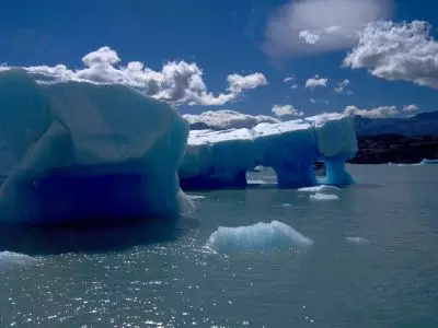 Tempanos flotando sobre Lago Argentino<br>Foto de Mirta Fernandez